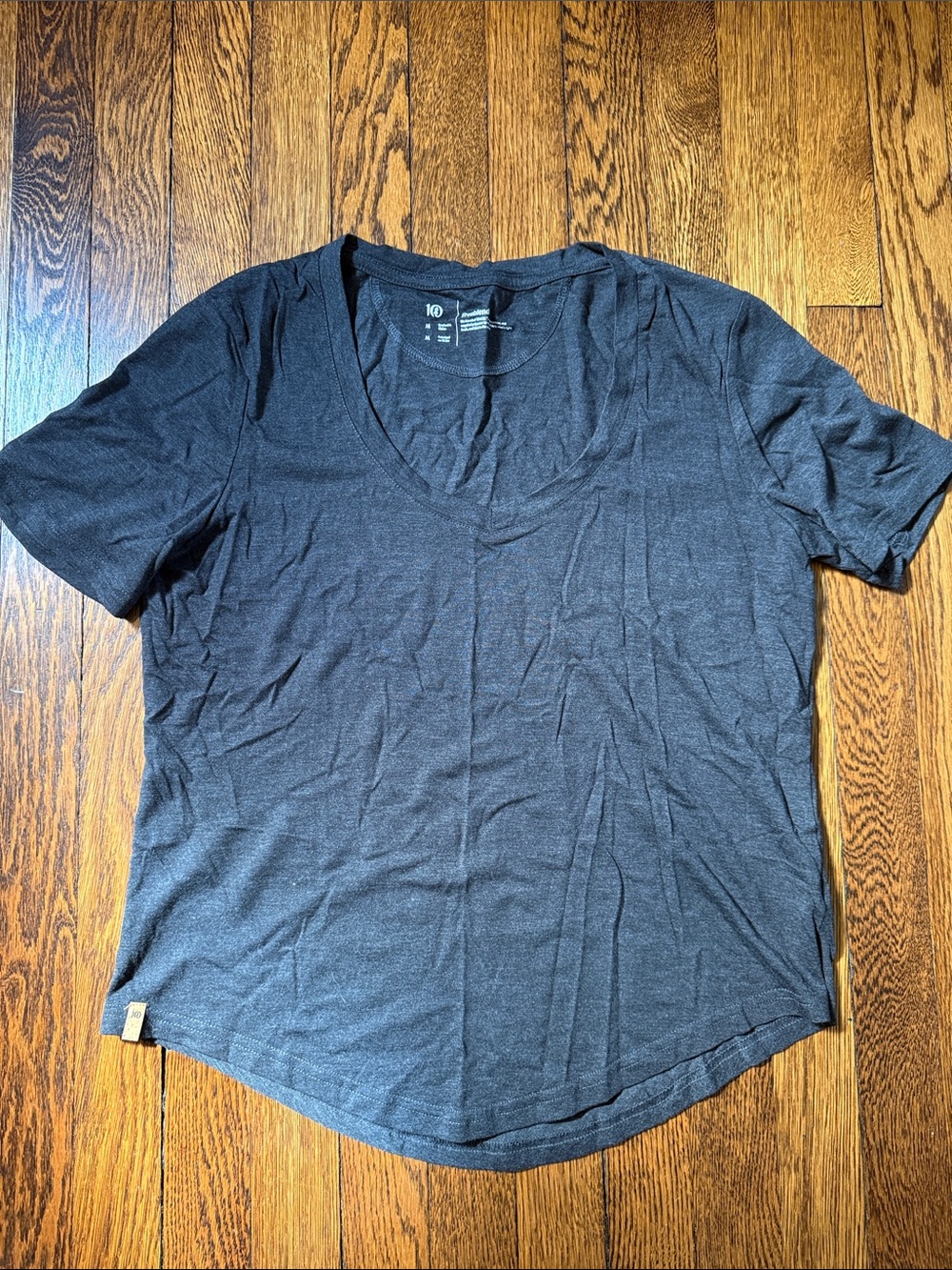 Tentree Scoop V Tee, NWOT, Medium, Black Heather